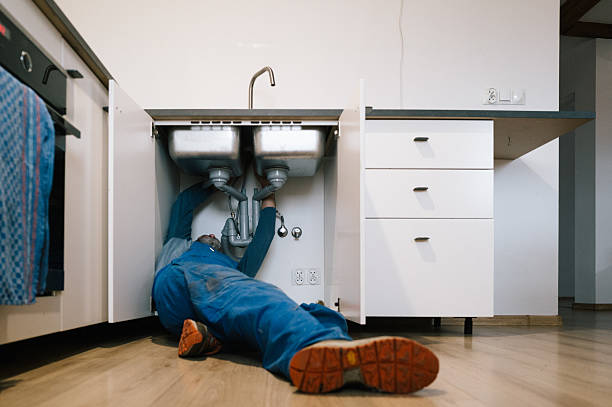 Professional Emergency Plumber technician working in Stow, OH